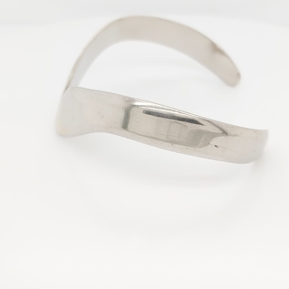 Sterling Silver Vintage V Shape Bangle Bracelet - Picture 6 of 8